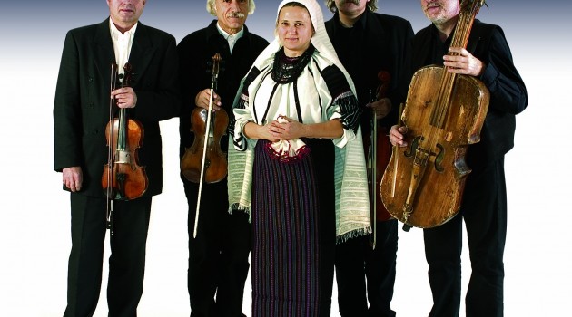 MUZSIKÁS com MÁRIA PETRÁS